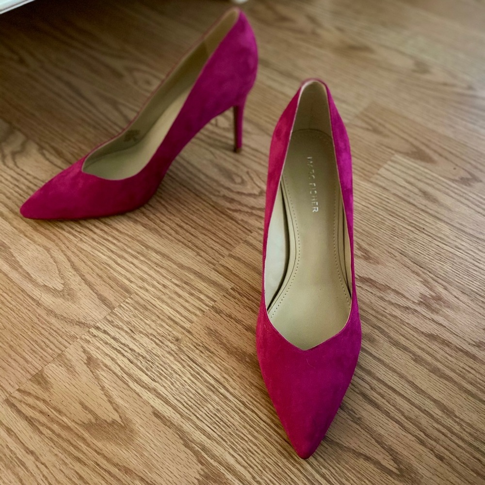 💗Gorgeous Marc Fisher suede stilettos💗